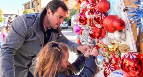 EL COLEGIO PÚBLICO MANUEL PÉREZ HACE SU APORTACIÓN A LA NAVIDAD