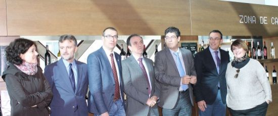 SE FIRMA EN BOLLULLOS EL CONVENIO DE COLABORACIÓN ENTRE LAS RUTAS DEL JAMON Y EL VINO