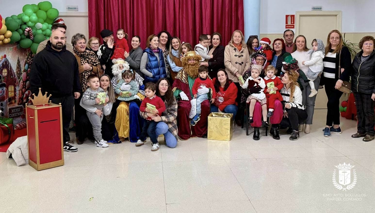 LOS REYES MAGOS DE ORIENTE VISITAN EL CENTRO INFANTIL MUNICIPAL CÁNDIDA MAYA