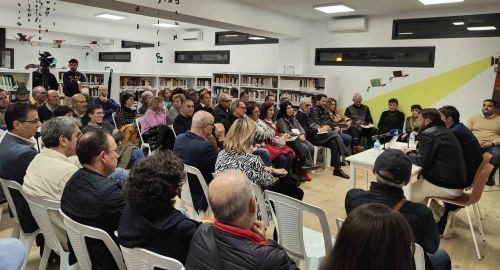 JESÚS CINTORA PRESENTÓ EN LA BIBLIOTECA “NO QUIEREN QUE LO SEPAS”