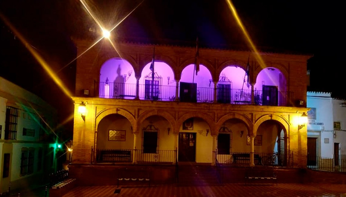 LOS EDIFICIOS MUNICIPALES SE ILUMINAN DE MORADO POR EL 8M