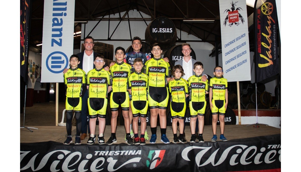 PRESENTACIÓN ESCUELA MUNICIPAL DE CICLISMO AC SAN ANTONIO Y EQUIPO BICICLETAS VALDAYO CANDRADE