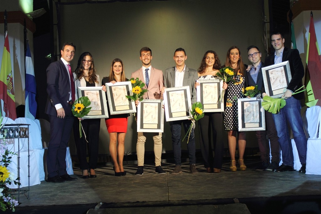 LA CONCEJALÍA DE EDUCACIÓN ENTREGÓ EL SÁBADO LOS  VI PREMIOS BOLLULLOS JOVEN