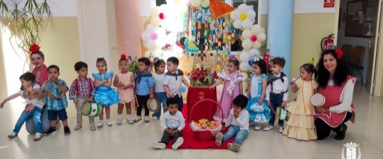 CRUZ DE MAYO 2026 DEL CENTRO MUNICIPAL DE EDUCACIÓN INFANTIL CÁNDIDA MAYA