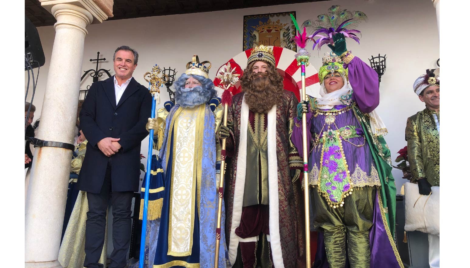 SUS MAJESTADES LOS REYES MAGOS DE ORIENTE CORONADOS