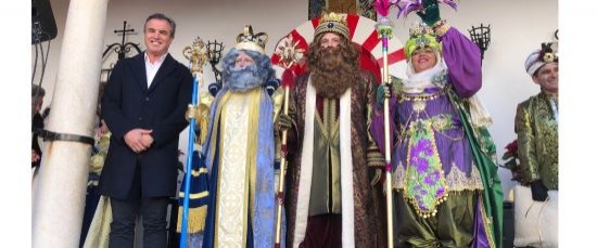 SUS MAJESTADES LOS REYES MAGOS DE ORIENTE CORONADOS