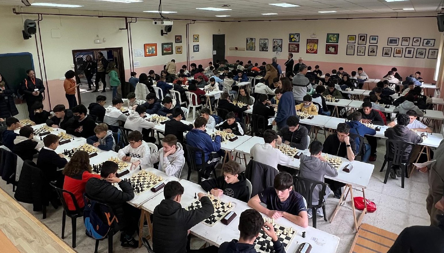 EL VII TORNEO INTERESCOLAR DE AJEDREZ “IES DELGADO HERNÁNDEZ” CONGREGÓ A CASI 200 PARTICIPANTES
