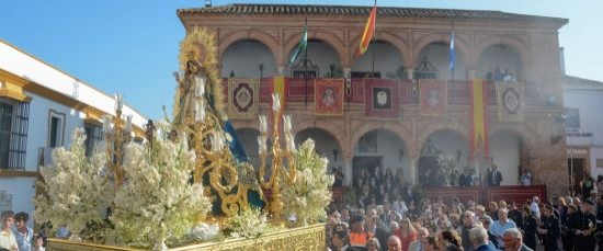 NUESTRA EXCELSA PATRONA PROCESIONÓ MAJESTUOSA POR LAS CALLES DE BOLLULLOS