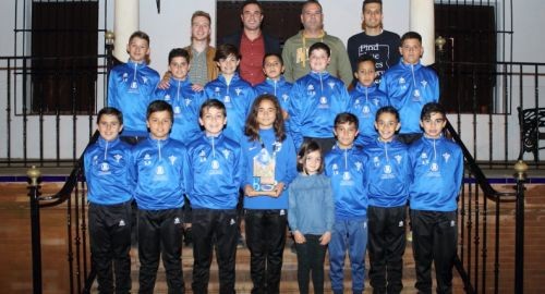RECONOCIMIENTO MUNICIPAL A LA BOLLULLERA ELENA BARRAGÁN, CAMPEONA DE ANDALUCÍA EN FÚTBOL ALEVÍN