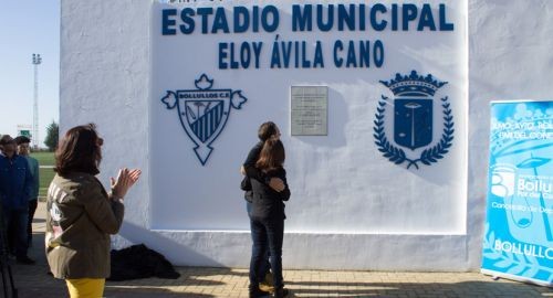 BOLLULLOS CELEBRA EL I MEMORIAL ELOY ÁVILA CANO Y LE CAMBIA EL NOMBRE AL ESTADIO MUNICIPAL