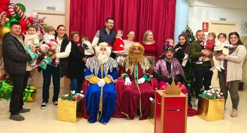 VISITA DE LOS REYES 2025 A LA ESCUELA INFANTIL CÁNDIDA MAYA