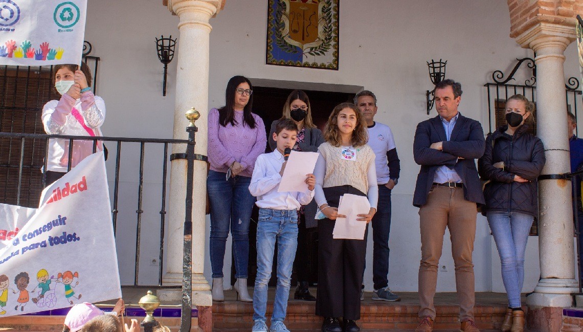 REYES CATÓLICOS CELEBRA CON UNA MARCHA EL DÍA DE LA TIERRA