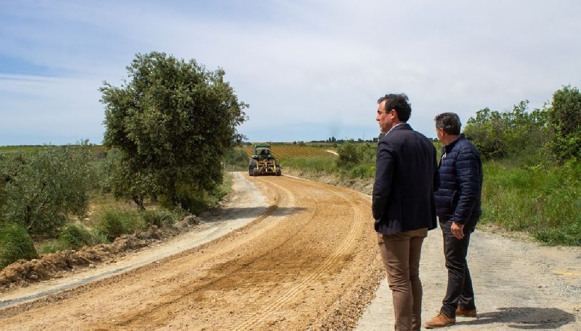 COMIENZA EL PLAN DE ARREGLO DE CAMINOS RURALES DE CARA A LA VENDIMIA 2022