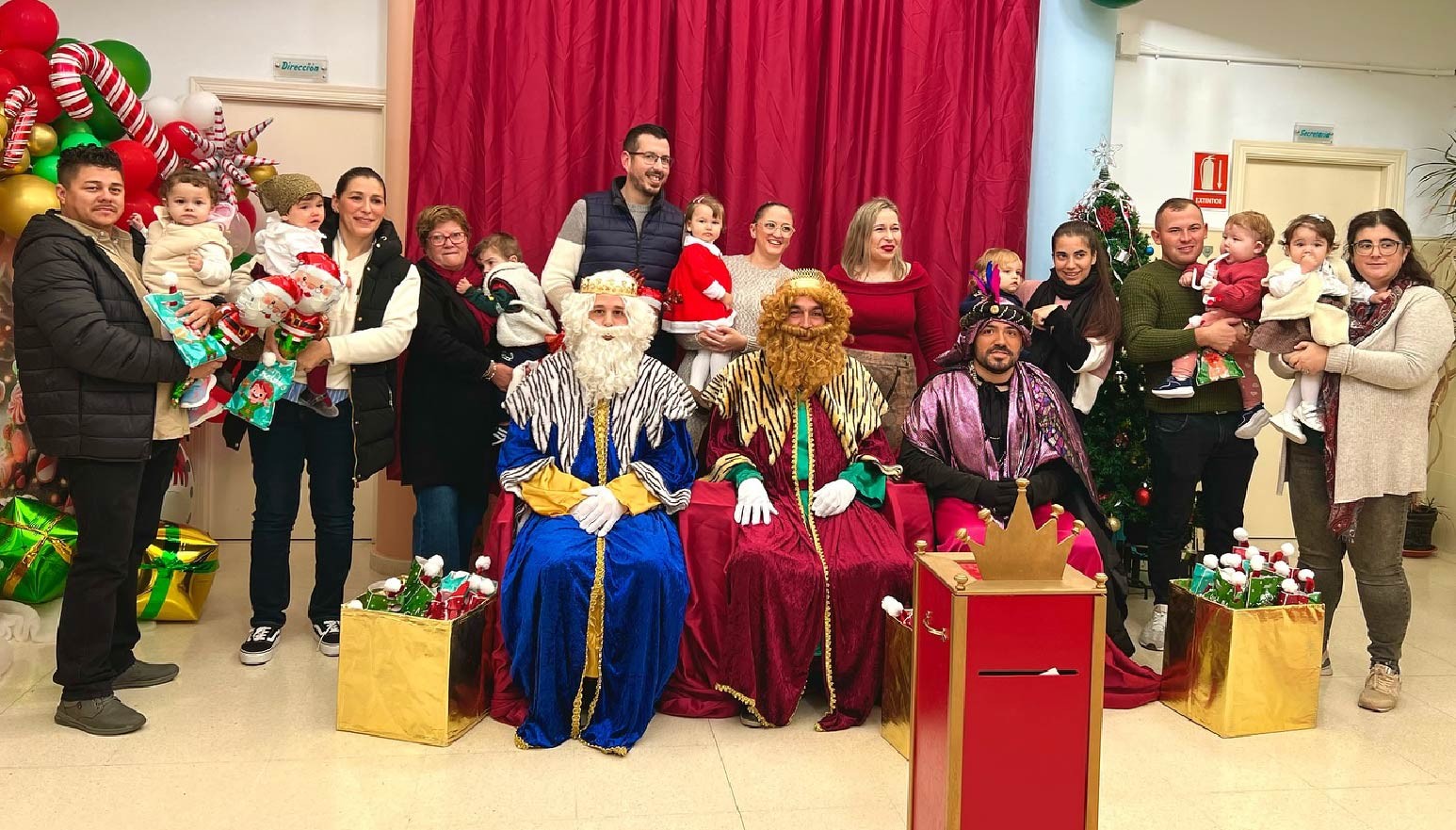 VISITA DE LOS REYES 2025 A LA ESCUELA INFANTIL CÁNDIDA MAYA