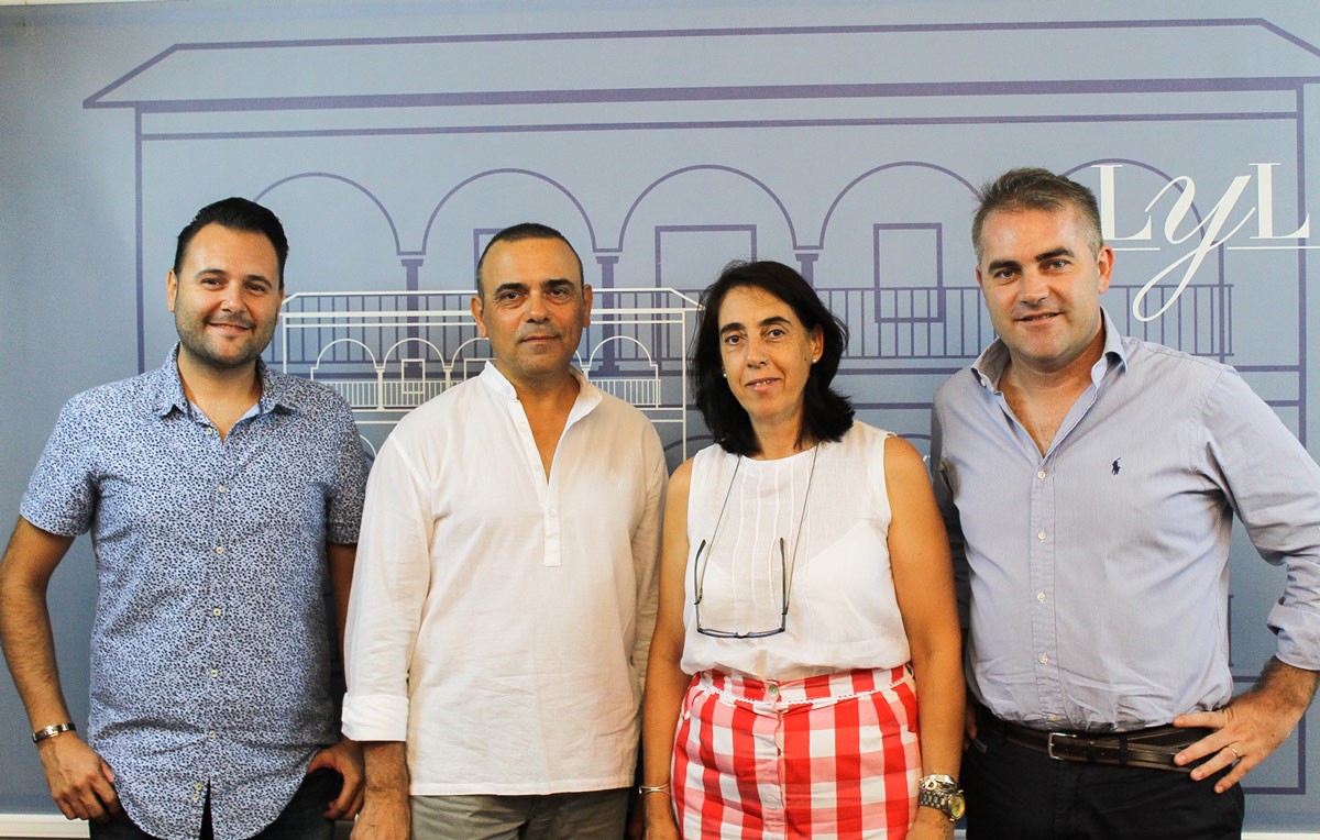 FIRMA DE ACUERDO ENTRE AYUNTAMIENTO E IES DELGADO HERNÁNDEZ