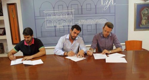 El Ayuntamiento de Bollullos firma el contrato con Iluminaciones Doñana para el alumbrado de la Feri