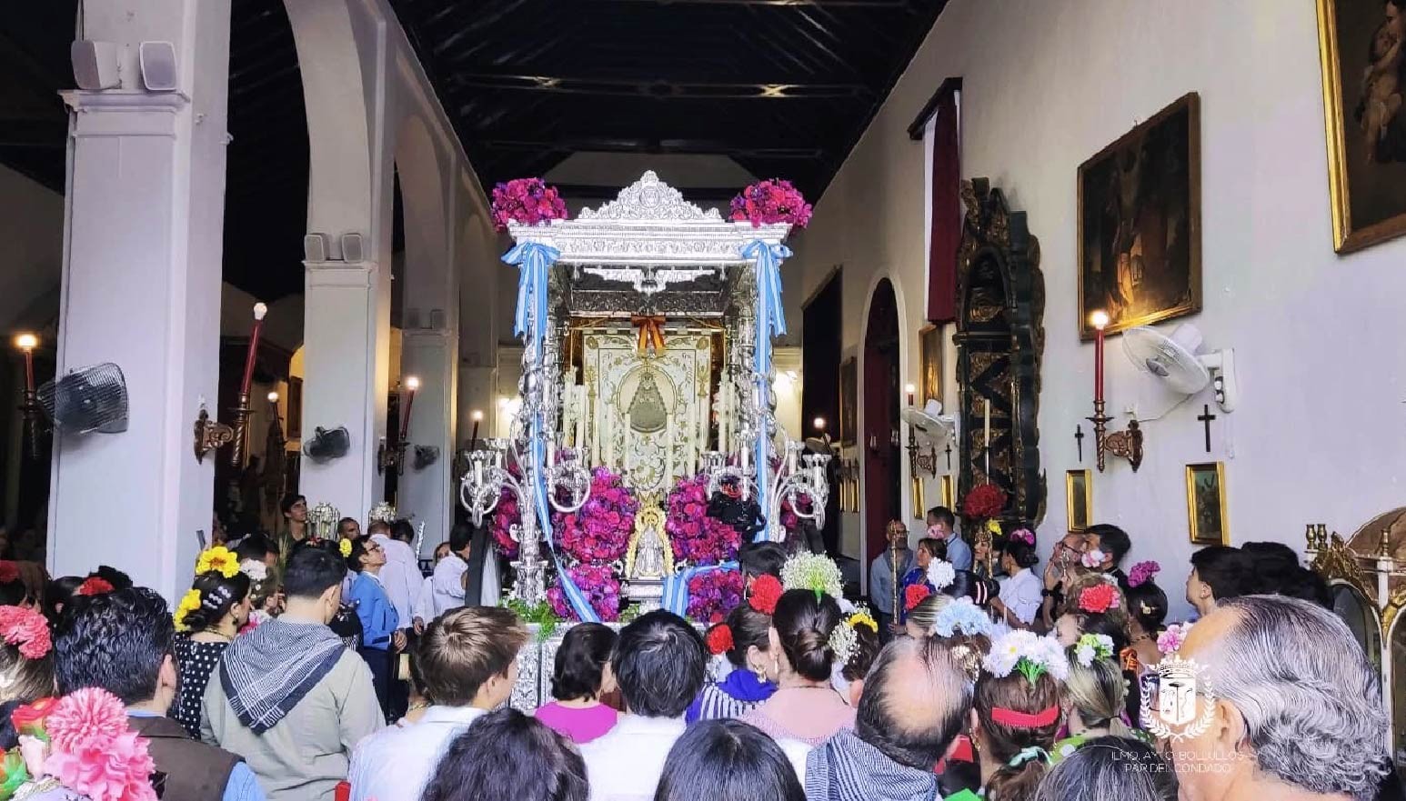 LA HERMANDAD DEL ROCÍO DE BOLLULLOS PAR DEL CONDADO COMIENZA SU PEREGRINACIÓN HASTA LA ALDEA