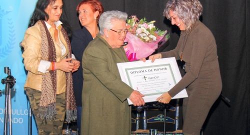 LA ASOCIACIÓN DEL CÁNCER DE BOLLULLOS VOLVIÓ A LLENAR EN LAS DOS SESIONES EL SALÓN DE ACTOS