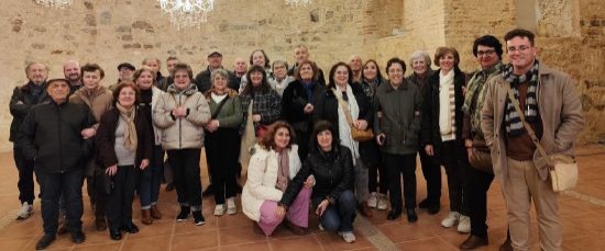 EL ALUMNADO DEL AULA DE LA EXPERIENCIA DISFRUTA DE LA VISITA GUIADA POR EL PATRIMONIO ONUBENSE