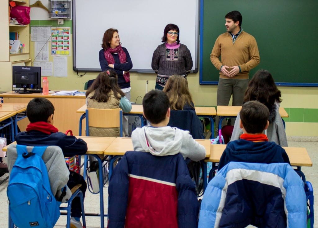 Se presenta en Reyes Católicos el programa social “Creciendo en Salud”