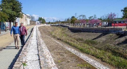 FINALIZADOS LOS TRABAJOS DE DESBROCE DEL CAUCE URBANO DEL ARROYO CERRADA