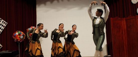 CON EL MAESTRO ARTESANO JUAN VELA COMIENZA EN BOLLULLOS LA XVII SEMANA DE LA DANZA