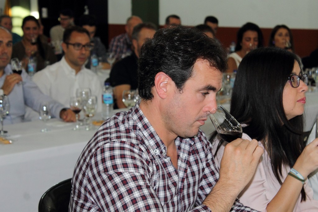 Unas 40 personas acuden al curso de cata de la Semana de Viticultura y Enología