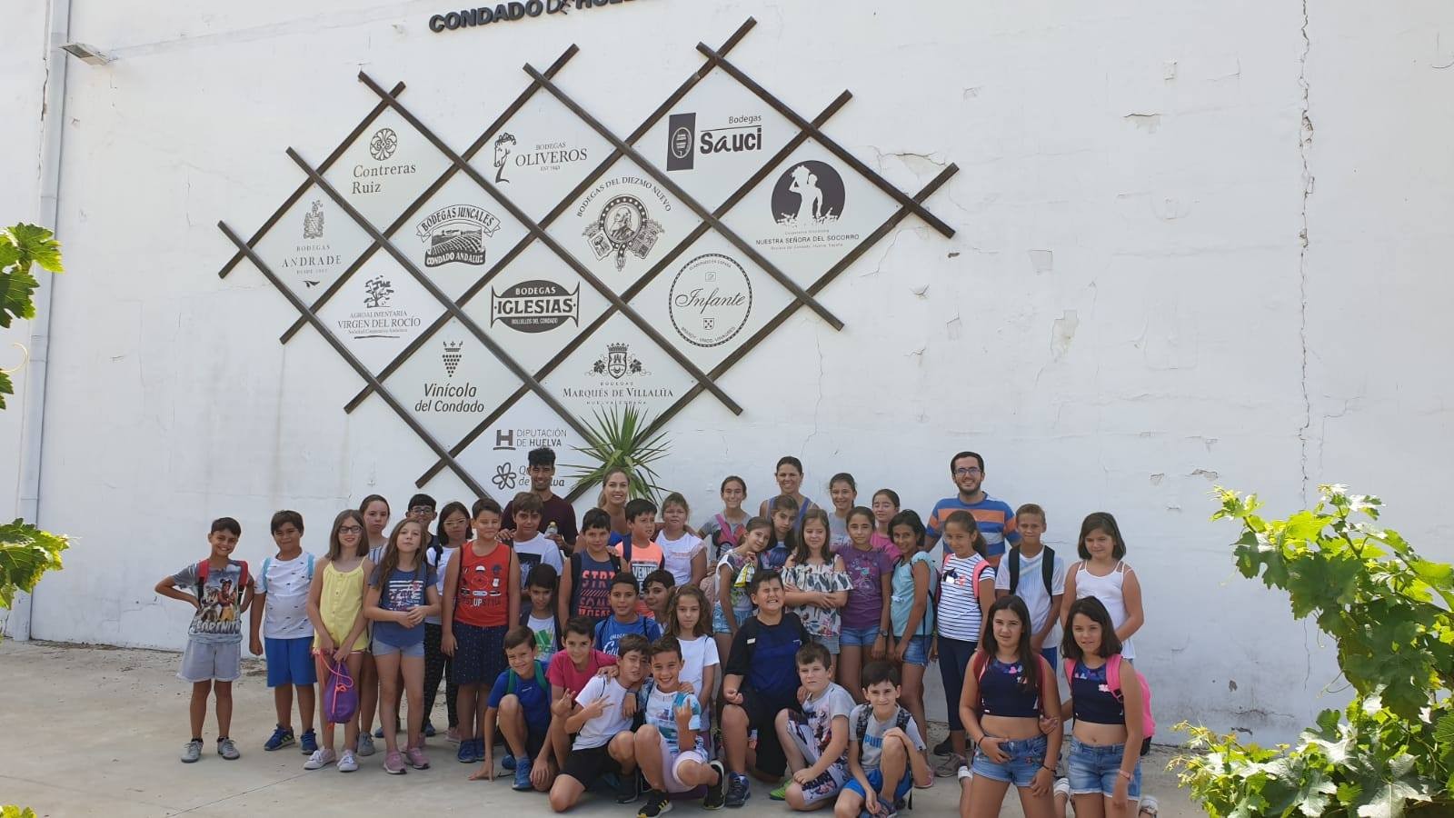 VISITA A BODEGAS DE LOS NIÑOS/AS DE LOS CAMPAMENTOS DE VERANO