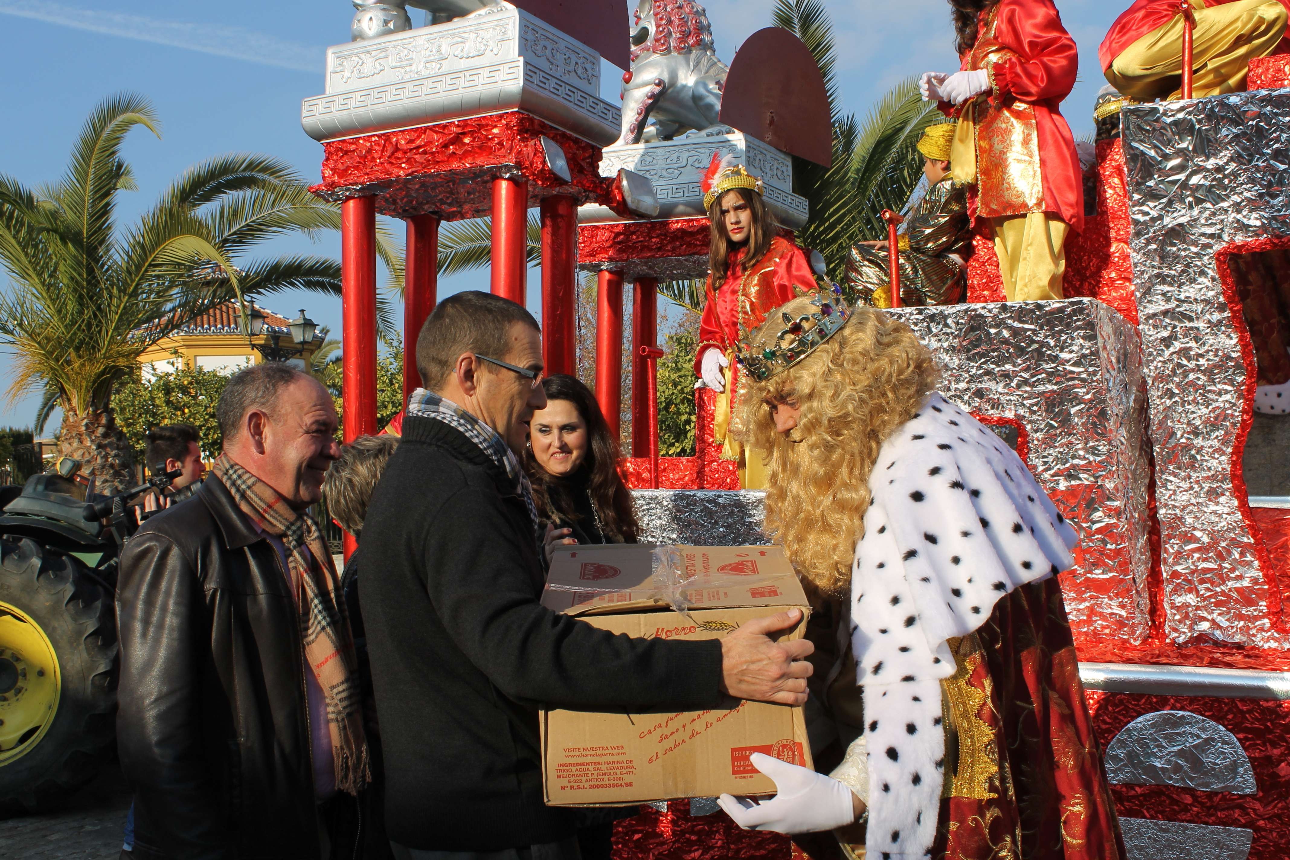 LA CABALGATA DE REYES SALDA SU CELEBRACIÓN SIN INCIDENCIAS Y CON UNA GRAN ACOGIDA CIUDADANA