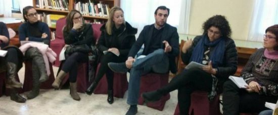 Reunión de la Comisión de Malos Tratos en la Biblioteca Pública Municipal