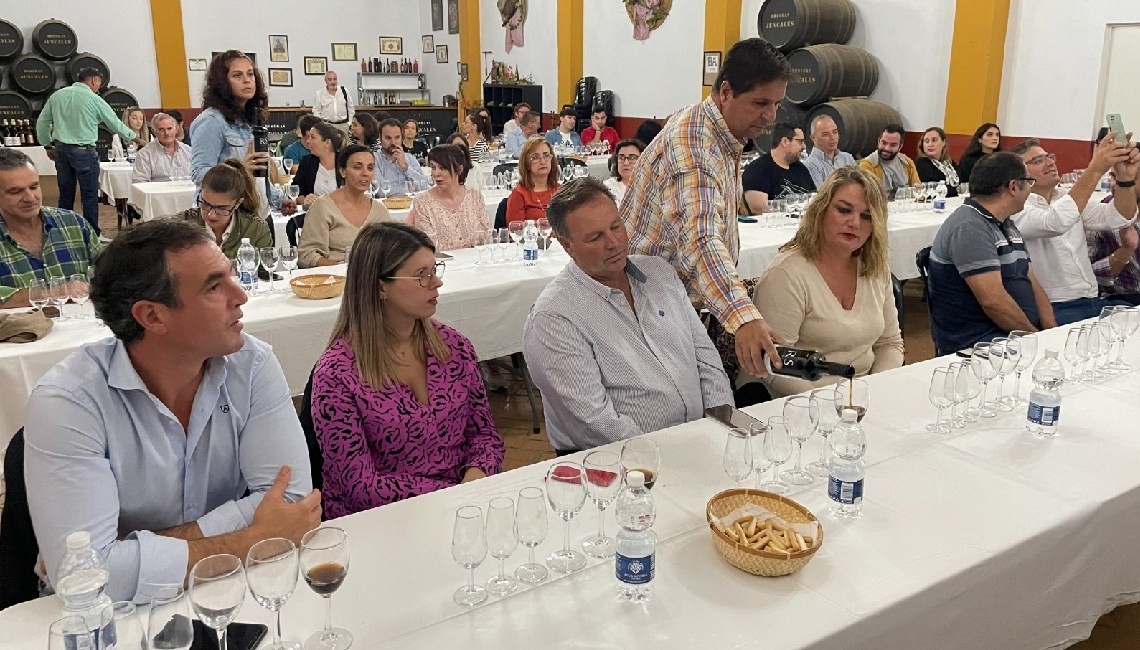 GRAN PARTICIPACIÓN EN EL CURSO DE CATA DE VINOS EN BODEGAS JUNCALES.