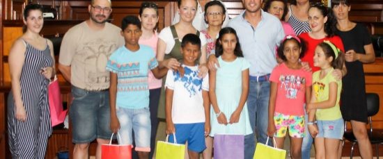 El Alcalde de Bollullos recibe a los niñ@s  saharauis del programa “Vacaciones en Paz”