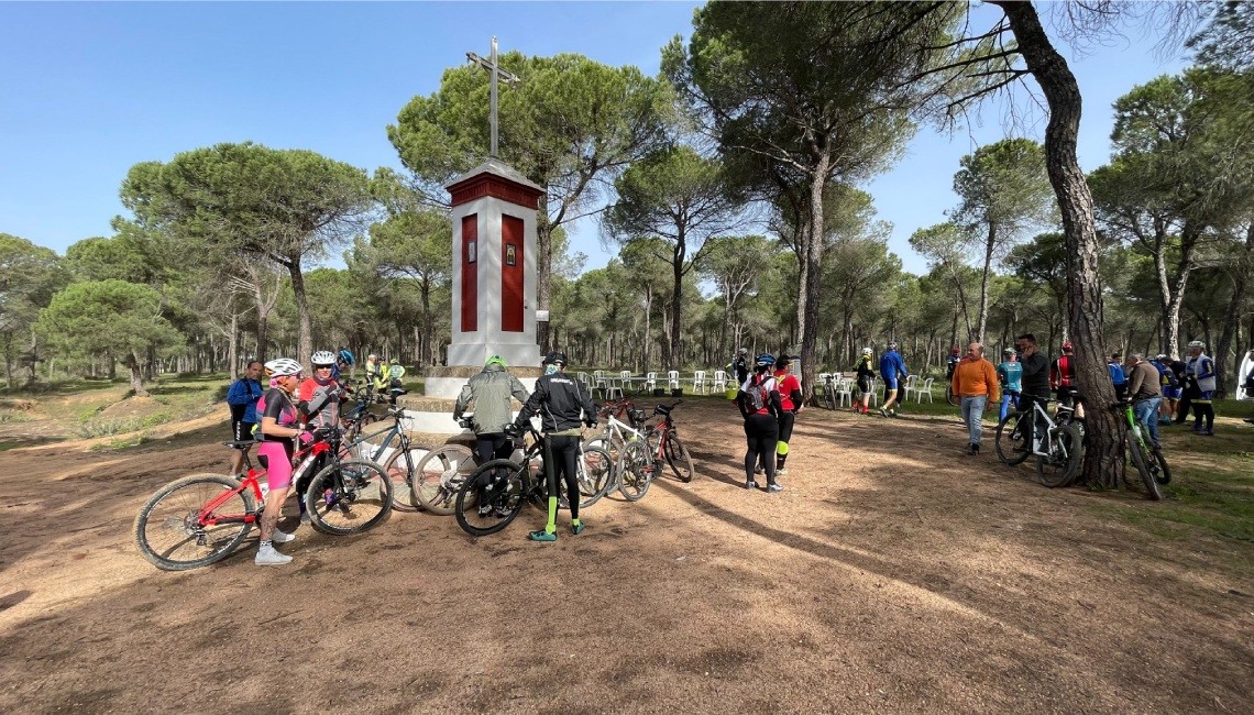 MÁS DE MEDIO CENTENAR DE PERSONAS DISFRUTARON DE  LA I RUTA BTT CON TOSTÓN