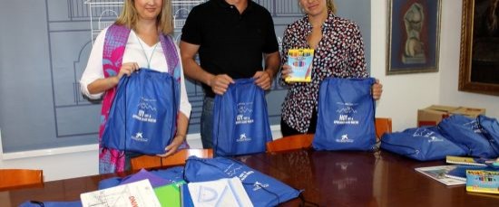 Servicios Sociales entrega material escolar a familias desfavorecidas