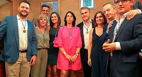 LA NUEVA ALCALDESA DE BOLLULLOS COBRARÁ CASI UN 50% MENOS QUE SU ANTECESOR
