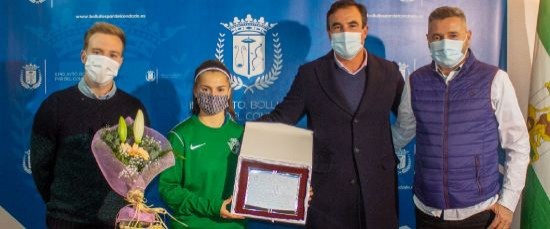 EL AYUNTAMIENTO RECIBE A BLANCA ALCÁNTARA VEGA, CAMPEONA DE ANDALUCÍA DE FÚTBOL FEMENINO