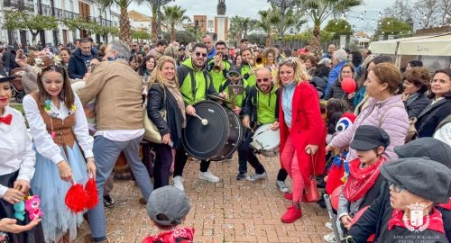 AMBIENTE EXTRAORDINARIO EN EL CARNAVAL ESCOLAR