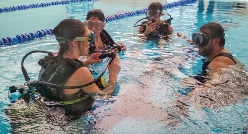 LA PISCINA MUNICIPAL ACOGIÓ UN NUEVO BAUTISMO DE BUCEO