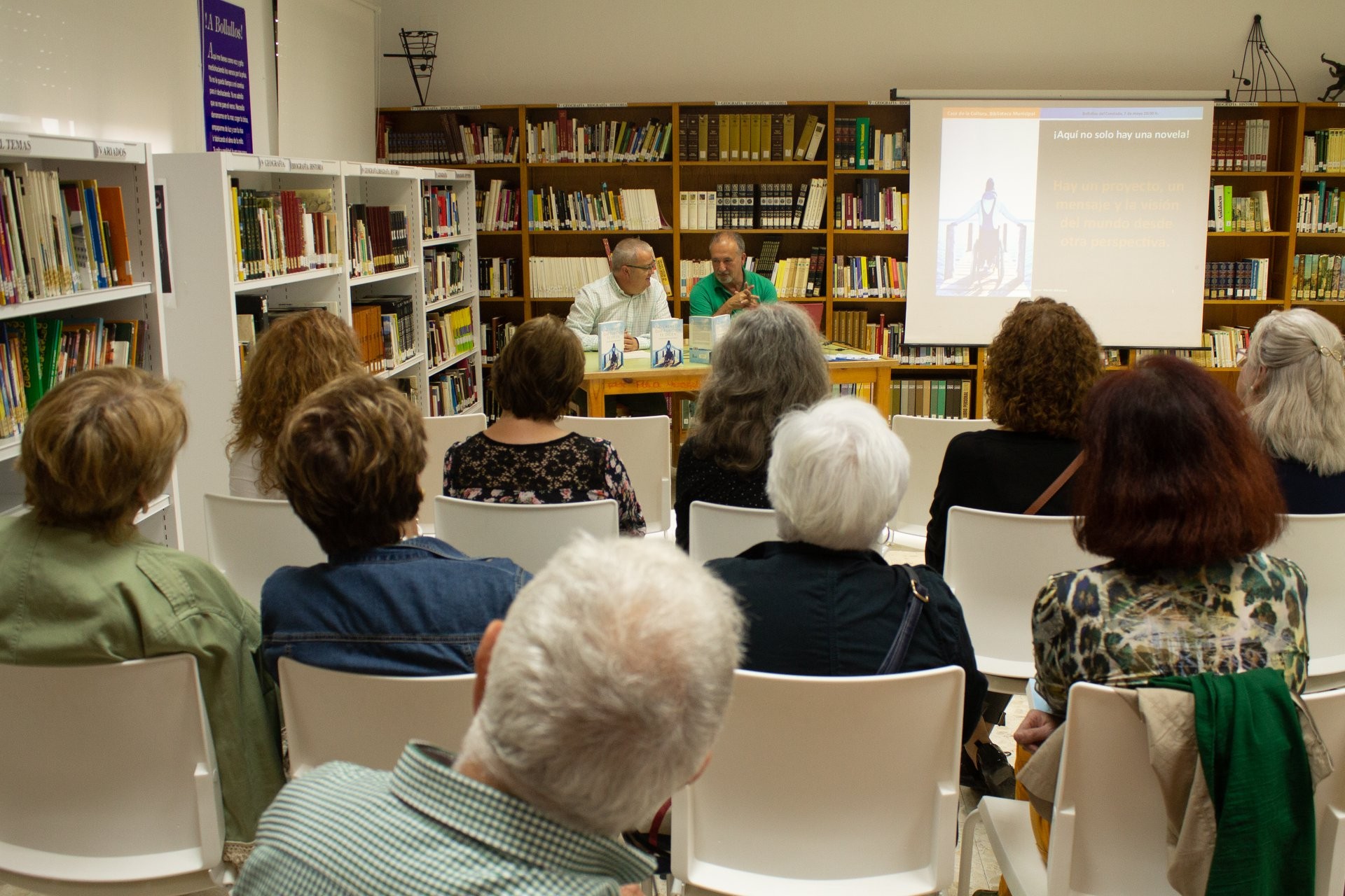 JAVIER MARTÍN BETANZOS PRESENTÓ SU ÚLTIMO LIBRO EN LA BIBLIOTECA MUNICIPAL