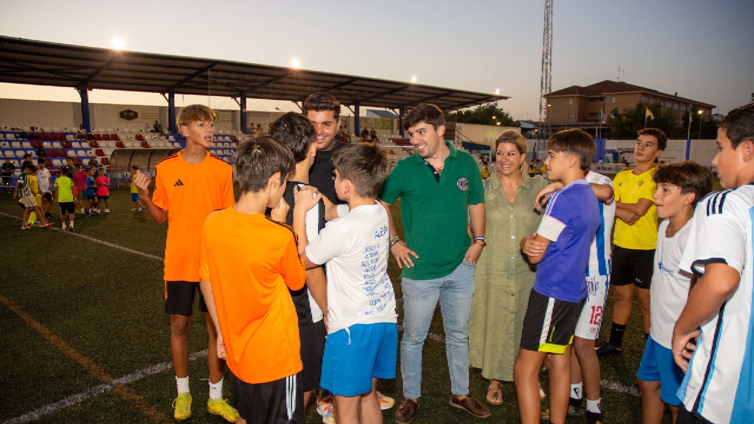 LOS NIÑ@S DISFRUTARON EN EL ESTADIO MUNICIPAL EN OTRO MARTES DEDICADO A ELLOS