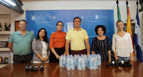 DOS AUTOCARES Y AGUA PARA LOS PEREGRINOS DE LA HERMANDAD DEL ROCÍO DE BOLLULLOS.