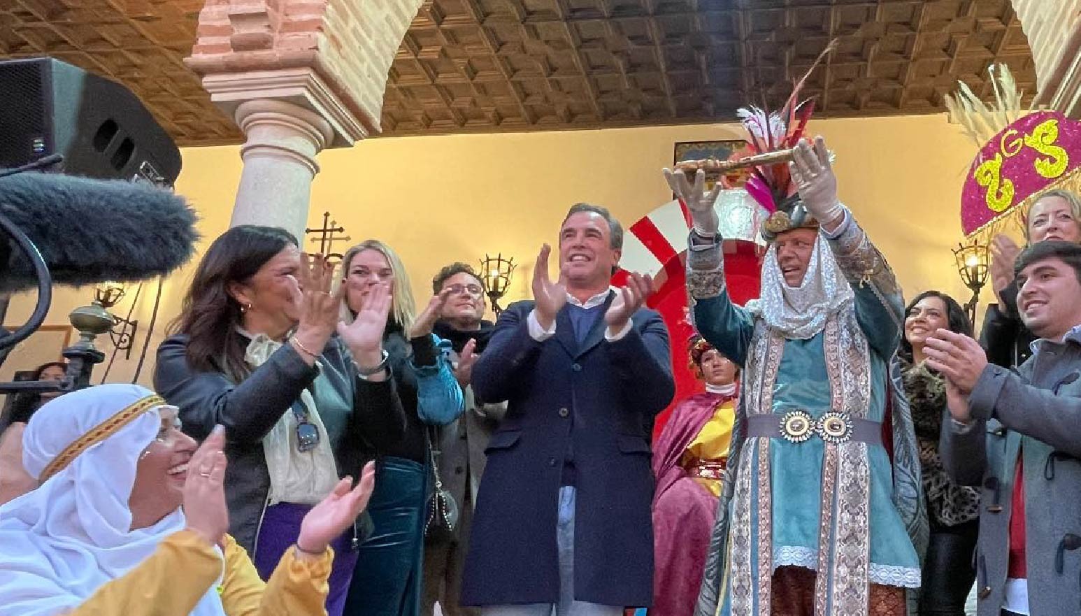 EL ALCALDE ENTREGÓ LAS LLAVES DE LA CIUDAD AL HERALDO REAL 2025
