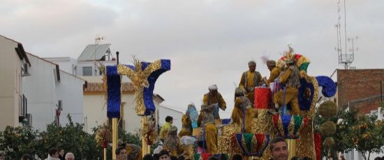 EL AYUNTAMIENTO DE BOLLULLOS INTRODUCE MEJORAS EN LA CABALGATA DE REYES PARA EVITAR PERCANCES 