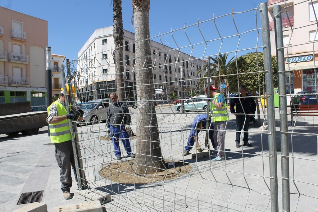 Instalación de un parque infantil en Pz. 8 de Marzo