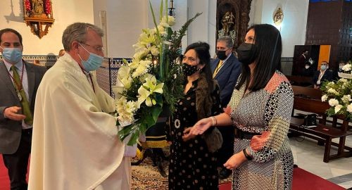 EL AYUNTAMIENTO REALIZA UNA OFRENDA FORAL A LA VIRGEN DE LOS DOLORES