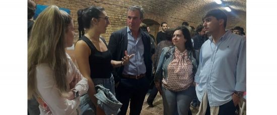 UNA TREINTENA DE JÓVENES DE BOLLULLOS EXPONEN “EN PLAN”