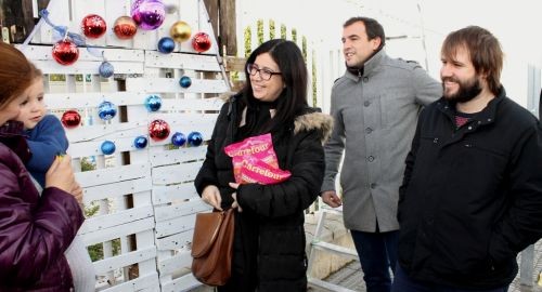 La Guardería Cándida Maya decora su árbol de Navidad