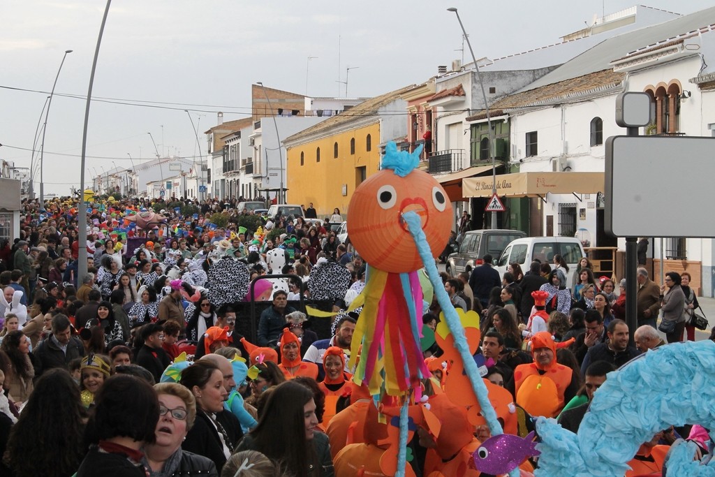 TRAS EL CARNAVALITO DE ESTA TARDE, MAÑANA SÁBADO BOLLULLOS VIVIRÁ SU GRAN DESFILE DE CARNAVAL