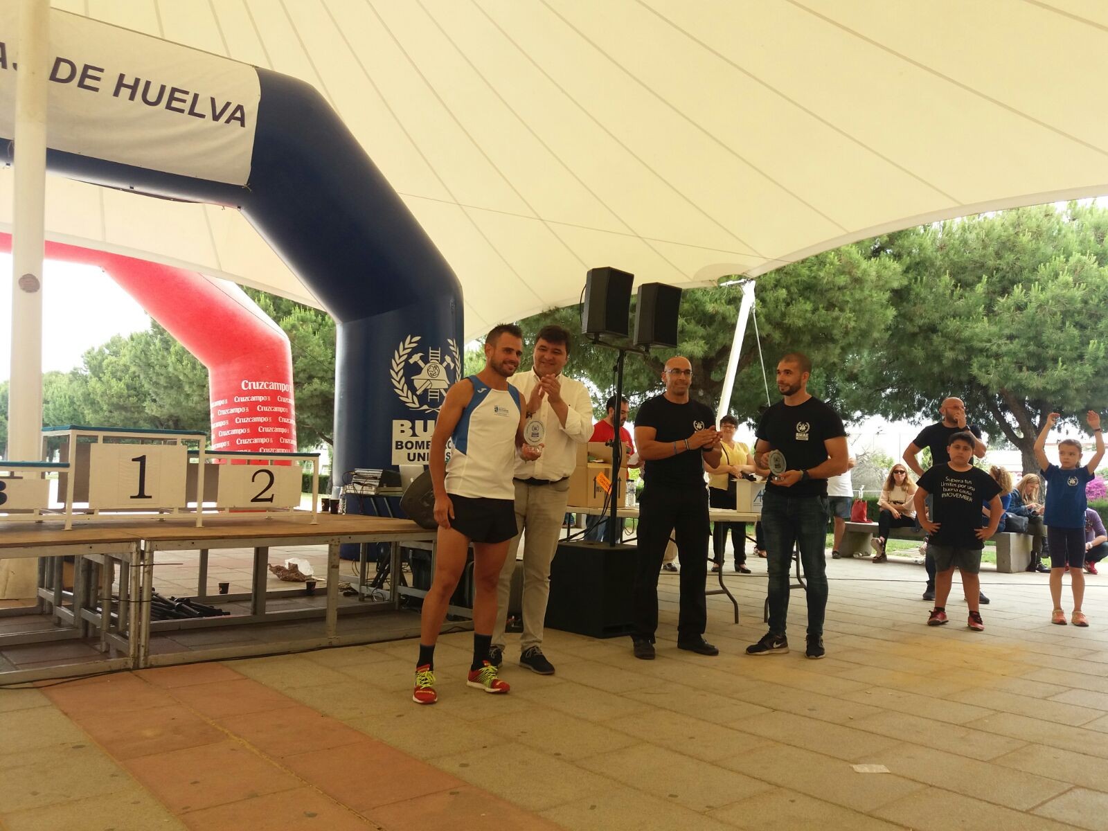 LA ESCUELA MUNICIPAL DE RUNNING PARTICIPA EN LA III CARRERA SOLIDARIA BOMBEROS UNIDOS