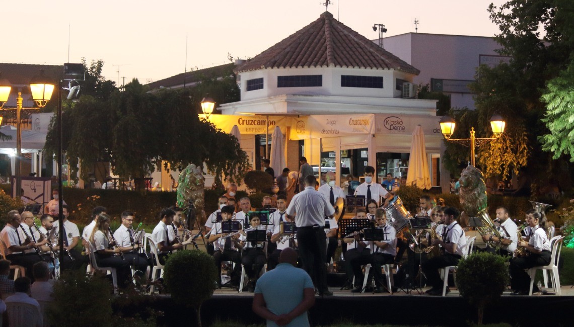 LA BANDA DE MÚSICA VIRGEN DE LAS MERCEDES ABRE LOS CONCIERTOS EN EL PARQUE MUNICIPAL